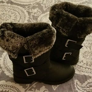 Snow boots
